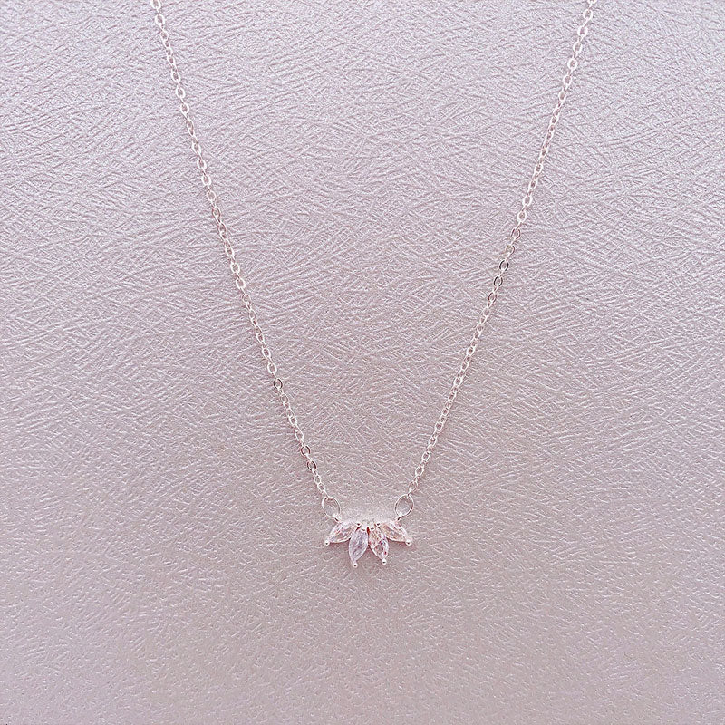 Trendy Leaf Clavicle Necklace