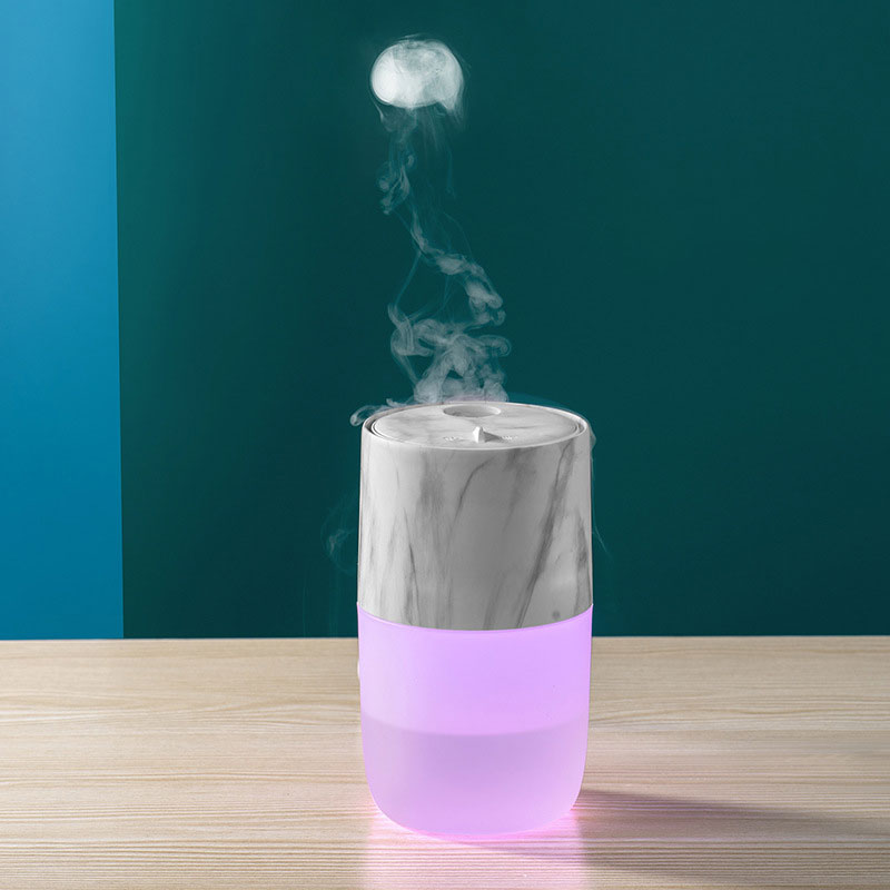 Small Humidifier Sprays Jellyfish-like Mist