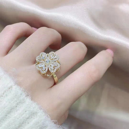 Rotating Clover Ring