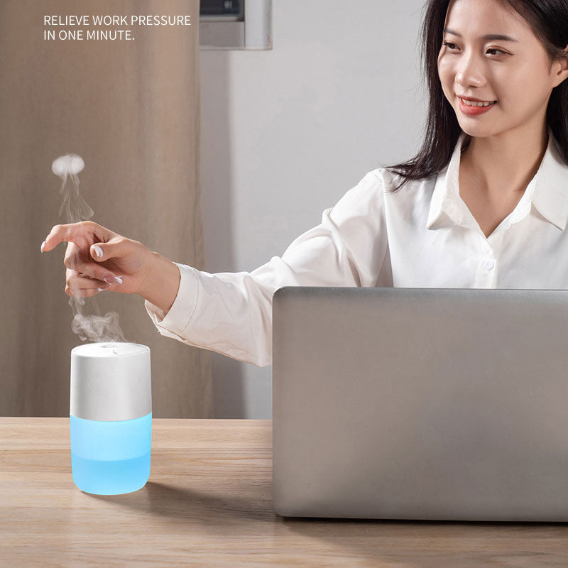 Small Humidifier Sprays Jellyfish-like Mist