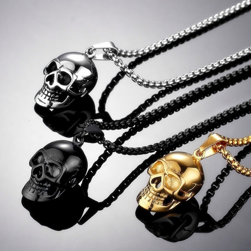 Folbom- Oversized Skull Necklace