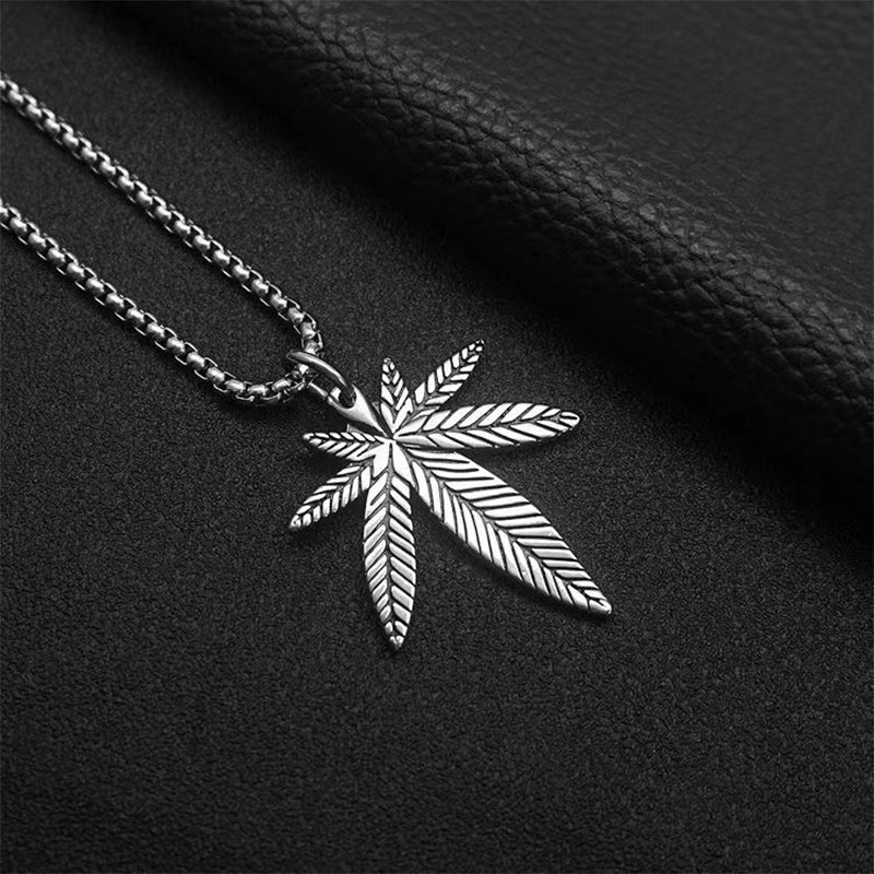 Folbom-Maple Leaf Pendant Accessory