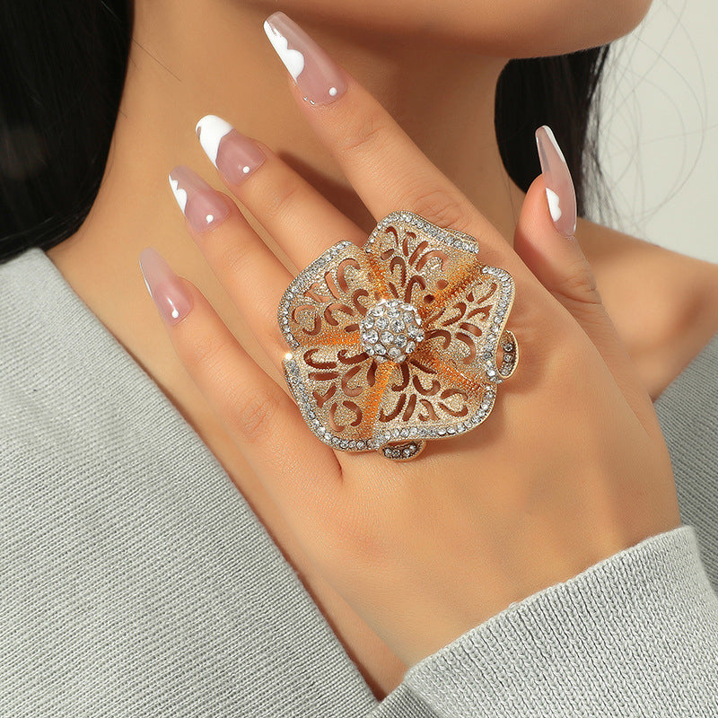 Vintage Hollow Diamond Flower Ring